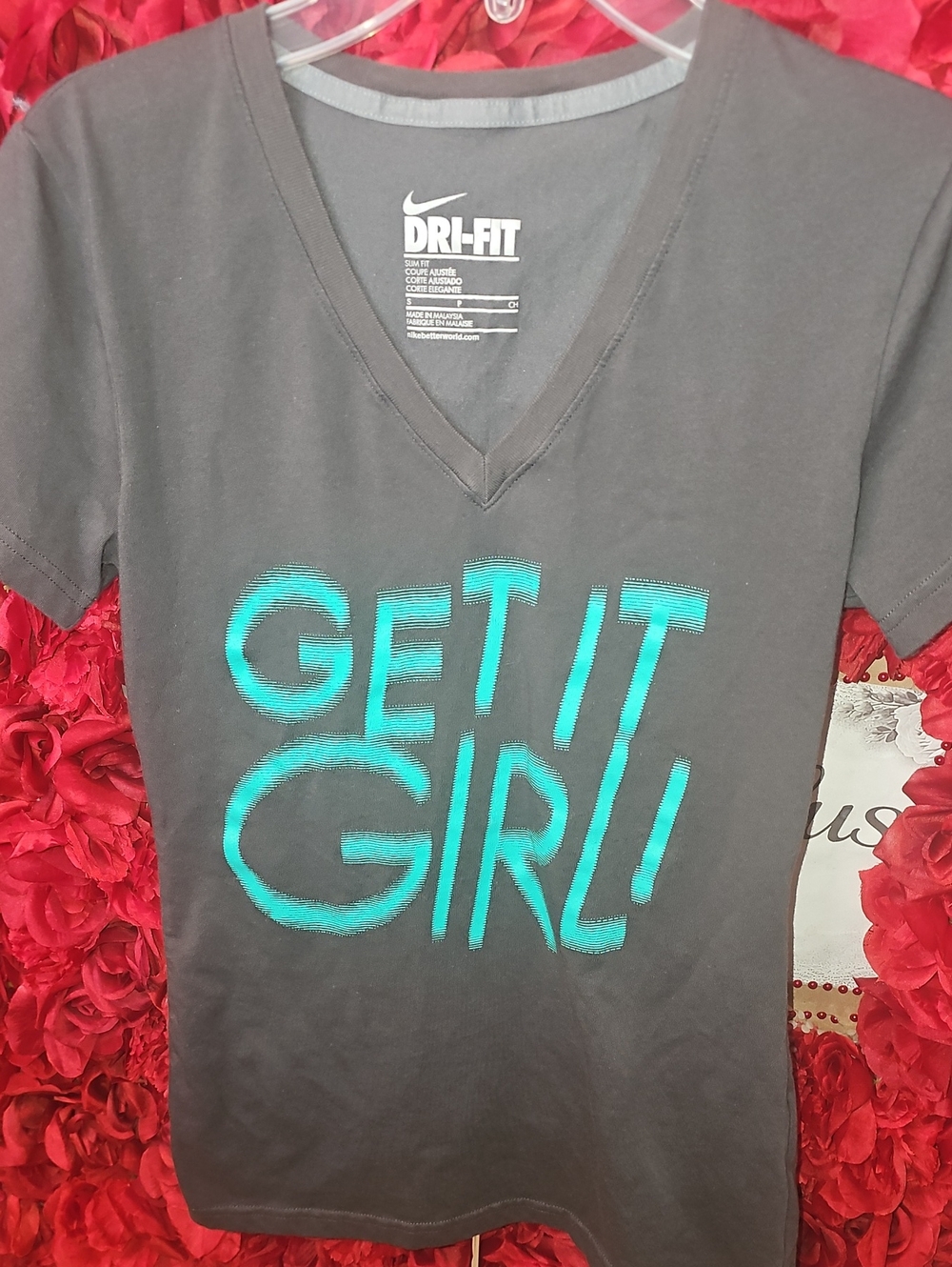 Nike Girls Short Sleeve V-Neck Tee in Black with Teal Graphic Size Small